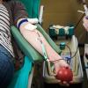 Ethiker halten es für fair, wenn Blutspender für ihren Aufwand finanziell entschädigt werden.
