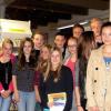 16 Schülerinnen und Schüler aus der letztjährigen 8d im IKG (links auf dem Bild die damalige Klassleiterin Andrea Würdinger) hatten sich Clubausweise geholt und Clubbücher gelesen. Das wurde mit dem Klassenpreis belohnt. 

