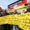 Nicht alle würden verzichten: Rentner demonstrieren in Braunschweig für höhere Altersbezüge (Foto vom 21.4.2008).