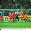 Im November 1991 spielte sich eines von vielen Dramen ab, das auf die Auswärtstor-Regel zurückgeht: Der 1. FC Kaiserslautern führt bis zur 90. Minute 3:0 gegen Barcelona. In der Nachspielzeit gelang den Katalanen das 1:3. Nach dem 0:2 des FCK im Hinspiel sind die Pfälzer raus. Heute würde es Verlängerung geben.            