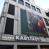 Galeria Karstadt in Augsburg hat die letzte Schließungswelle von Filialen überlebt. Die Signa-Insoölvenz bringt nun wieder Unruhe.                              