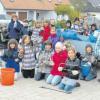 Die Mädchen und Buben der Volksschule Tapfheim haben sich auch heuer an der Aktion „Der AWV räumt auf“ beteiligt und viel Abfall eingesammelt. 