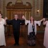 Musikalischer Frühling in der ehemaligen Synagoge Ichenhausen. Drei Sopranistinnen und ein Pianist in Wiener Frühlingsfeierlaune: (von links) Barbara Buffy, Matthias Hammerschmitt, Brigitte und Anna-Maria Thoma.