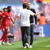 Dortmunds Trainer Edin Terzic (l) und Leipzigs Coach Marco Rose treffen im Topduell aufeinander.