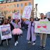 Anlässlich des Weltfrauentags gab es auch in Augsburg eine Demonstration mit rund 150 Teilnehmern. 	
