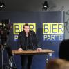 Marco Pogo von der „Bier Partei“ steht vor allem bei jungen Österreicherinnen und Österreichern hoch im Kurs. 