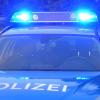 Ein unbekannter Autofahrer hat durch ein gefährliches Überholmanöver einen Unfall verursacht. Die Polizei Schrobenhausen sucht jetzt nach ihm.
