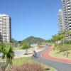 Eine Straße im Olympiadorf von Rio de Janeiro, Brasilien. Hier stehen über 3000 Apartments zum Verkauf, der Verkauf verläuft aber schleppend. 