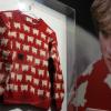 Der Pullover von Prinzessin Diana ist im Auktionshaus Sotheby's in London ausgestellt. 