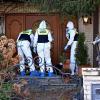 Spezialisten der Spurensicherung untersuchen am Montagnachmittag das Haus in Augsburg-Bergheim, in dem ein älteres Ehepaar Opfer eines Überfalls wurde.