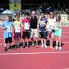 Sie und ihre Klassen waren die Stärksten, Schnellsten und Geschicktesten. Konrektor Paul Schellenbauer überreichte diesen Kindern stellvertretend für ihre Klassen die Urkunden. Foto: Hauptschule Aichach