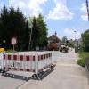 Der Bahnübergang mitten in Pfaffenhausen ist ebenso gesperrt ...