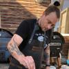 Alex Dehler gibt Grillkurse und veranstaltet Grillcaterings. Mit Fleisch und den Grillbeilagen kennt er sich aus. 