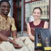 Sie sind ein eingespieltes Team: Allan Mutagwaba und seine Frau Katharina bauen ihren Online-Handel mit einem eigenen Laden aus. Dort soll es viele Angebote für kaffeebegeisterte Kunden geben. 
