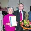 Anni Resch wurde für ihre 60-jährige Mitgliedschaft im VdK geehrt. Auf dem Foto von links: VdK-Kreisvorsitzender Georg Böck, die Jubilarin Anni Resch, Stadtrat Josef Eder und 2. Vorsitzender Josef Baumann. Foto: Lippert/VdK