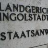 Ein 25-Jähriger steht vor dem Landgericht Ingolstadt. Er soll die schwangere Anastasia M. geschlagen und in die Donau geworfen haben. Sie ertrank. Der Angeklagte schweigt. 