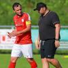 Gewappnet für den Start: Trainer Tommy Mutzbauer (rechts) und Roland Heckel starten mit dem FC Rennertshofen in die neue Saison. 