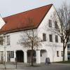 Für das 30 Jahre alte Bürgerhaus in der Ortsmitte Obermeitingens steht die Sanierung an.  	