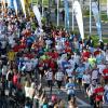 Beim Firmenlauf 2016 in Augsburg gehen wieder Tausende Jogger und Walker auf die Strecke.