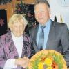 Frieda Wutz feierte ihren 90. Geburtstag. Zweiter Bürgermeister Josef Ölberger überbrachte die Glückwünsche der Stadt.   