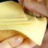Zwölf Käsesorten des Herstellers "Käserei Pötzelsberger" wurden wegen Listerien zurückgerufen.