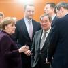Bundeskanzlerin Angela Merkel im Gespräch mit den Ministerpräsidenten der Länder und Gesundheitsminister Jens Spahn.