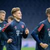 Noch gemeinsam beim FC Bayern: Joshua Kimmich (M) und Thomas Müller.