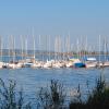 Wandern zwischen Dießen und Utting: Blick auf den See bei Sankt Alban gibt es auf der Wanderung.