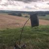 Beweisfoto: Landschaft mit Zeitungsfahne. Wir waren da! Im Herz der Region!