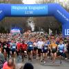 Auf 1.500 Läuferinnen und Läufer ist die Anzahl der Teilnehmenden beim 56. Internationalen LEW-Silvesterlauf in Gersthofen begrenzt. Pünktlich um 11 Uhr werden die Sportlerinnen und Sportler an den Start der 9,7 Kilometer lange Strecke gehen. Foto: Marcus Merk (Archiv)