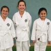 Bestanden beim Besuch des Karate-Lehrgangs in Aalen ihre Gürtelprüfungen: (von links) Nicole Winkler, Anastasija Zmijanijac, und Katherina Schlegel-Martinez.  	