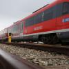 Zu erheblichen Verspätungen kommt es aktuell auf der Strecke zwischen München und Ulm. Nach Aussage der Bahn ist die Ursache ein sogenannter Gleislagerfehler in Dinkelscherben.