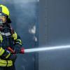 Mehrere Feuerwehren haben einen Brand in einem Friedberger Einrichtungshaus gelöscht.