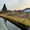 Im Bereich zwischen Filzinger Straße und Mühlbach könnte in Altenstadt ein neues Baugebiet entstehen. Noch sind aber einige Hürden zu überwinden.  	