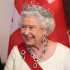 Die britische Königin Elizabeth II. lächelt bei der Begrüssung vor Beginn eines Staatsbanketts zu Ehren der britischen Königin.