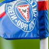 Im DFB-Pokal 2022/23 trifft Holstein Kiel auf den SV Waldhof Mannheim. Die Flagge werden wir jedoch eher im Gästeblock sehen: Das Spiel findet in Mannheim statt.