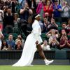 Mit einem großen Schleier schritt Serena Williams in diesem Jahr auf den heiligen Rasen in Wimbledon. Sie liebt ihre Extravaganz. 