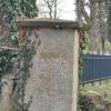 Die Mauer, sofern sie noch erhalten ist: marode. Der Zaun: neu und noch wie ein Fremdkörper. Um den Jüdischen Friedhof in Ichenhausen ging es in der Bauausschusssitzung. 
