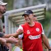 Glückwünsche sind erlaubt: Trainer Harry Haug spielt mit seinem TSV Buch auch in der kommenden Saison sicher in der Landesliga.