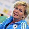 Silvia Neid trainiert das Frauenteam von Deutschland. 