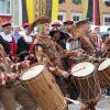 Viele Besucher aus Mindelheim und Umgebung haben sich die italienischen Fahnenschwinger am zweiten Frundsbergfest-Wochenende angeschaut.