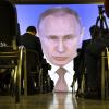 Journalisten verfolgen die Rede von Wladimir Putin im Jahr 2018 in Moskau.
