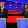 Joe Biden und Kamala Harris sprechen während der zweiten TV-Debatte der Demokraten in Detroit. Die beiden kritisierten die Pläne zur Gesundheitsreform des jeweils anderen heftig.