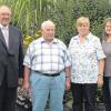 Goldene Hochzeit feierte in Sand das Ehepaar Kreszenz und Jakob Haberl (Mitte). Dazu gratulierten auch Bürgermeister Thomas Riß (links) und Tochter Agathe.