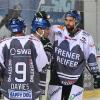 Die Augsburger Panther - hier mit Matt White, Thomas Holzmann und Gabe Guentzel - können sich heute Abend zum Rekordsieger des Dolomitencups küren.