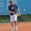 Jürgen Baur vom TC Friedberg greift am Sonntag in der Qualifikation zum ITF-Turnier zum Schläger.