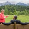 Weltpolitik vor Alpenpanorama: die damalige Kanzlerin mit dem Ex-US-Präsidenten Barack Obama im Jahr 2015 in Elmau. 	 	