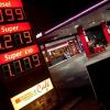 Benzinpreise verändern sich von Tag zu Tag. Laut ADAC profitieren Autofahrer vor allem zwischen 18 und 19.30 Uhr von günstigen Preisen.