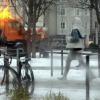 In Augsburg und Umgebung ist der Winterdienst heute im Dauereinsatz. Eisregen sorgt für spiegelglatte Straßen.