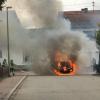 In Kellmünz ist am Montag ein E-Auto in Flammen  gestanden.